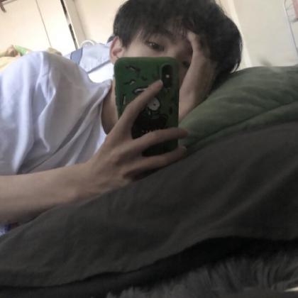 侧面帅哥头像,男生头像图片