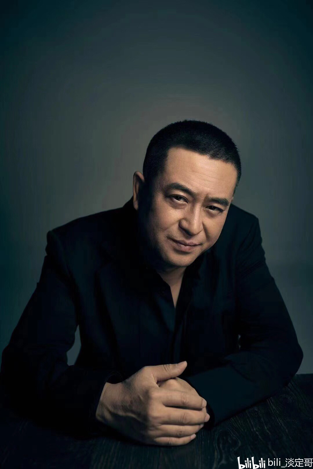 张嘉译全新回归一人千面方寸之间气场全开恣意畅然