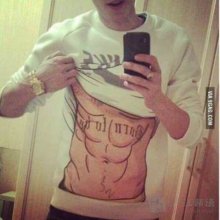 求一张腹肌的图片 一个男人掀起白色的t裇 没有照脸 找到的 发来 谢谢