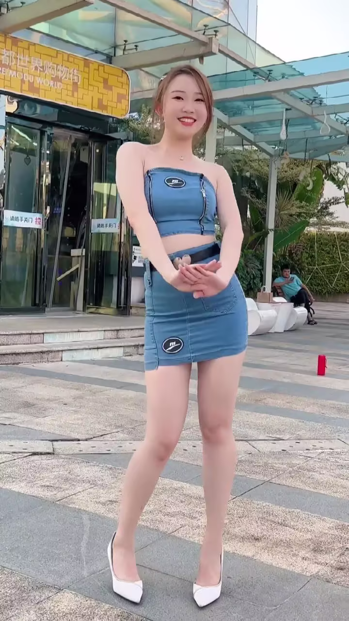 微胖女生#完美身材 在很努力的跳的手忙脚乱了