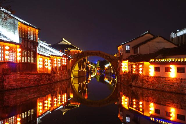 南浔古镇是中国古老而又典型的江南水乡之一,它地处浙江省湖州市南浔