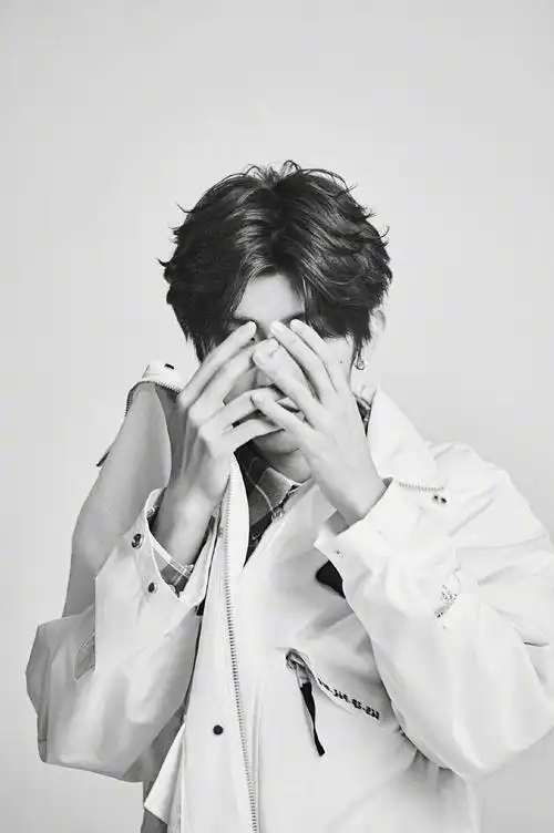 时尚芭莎2019年2月刊封面蔡徐坤其实我不是你们想的那样