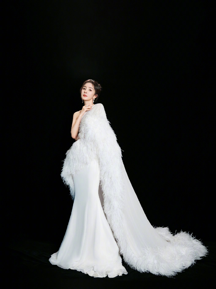 尖叫之夜红毯##尖叫之夜红毯造型##杨幂纯白天使造型