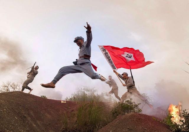 三大主力红军会师何处去?抗战前最后一仗战士们提刀摸"圆巴巴"