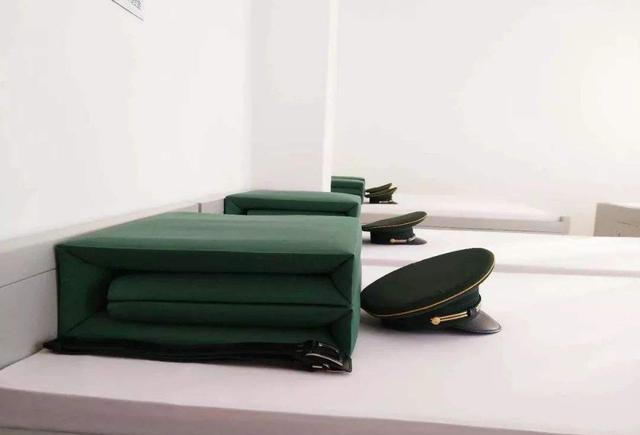 中国军人会将被子叠成"豆腐块",那印度军人会把被子叠成啥样?