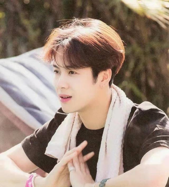 宋雨琦王嘉尔恋爱_黄旭熙_网友_年龄