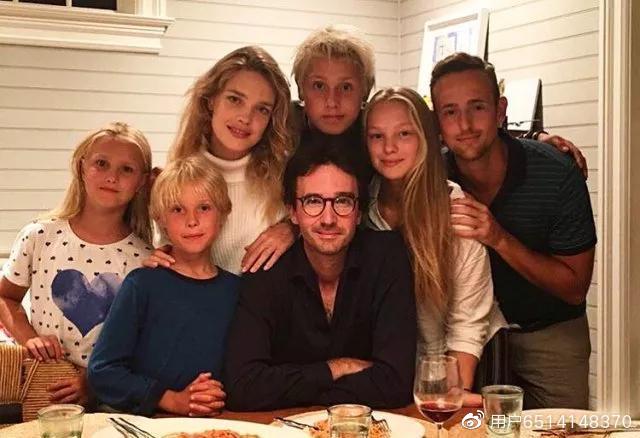 lv太子妃人美心又善穿花裙带唐氏儿童走t台亲妹颜值高但患病