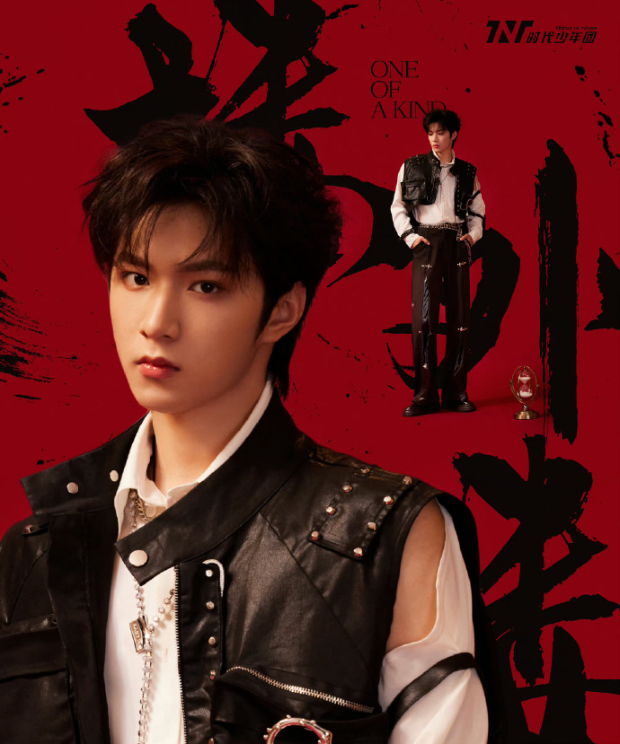 刘耀文露肩衬衫#刘耀文《楼外楼》首秀舞台造型9615  白色漏肩