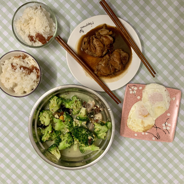 无敌小短腿yee做的和大叔的吃饭日常