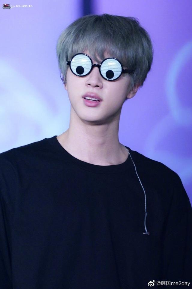 有颜任性!总是喜欢戴一些很有意思的眼镜的金硕珍