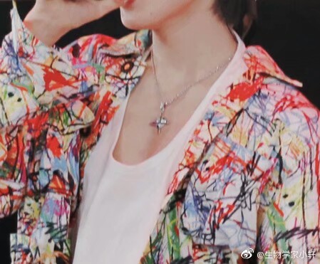 心动无限#这隐隐约约的胸肌(这事业线这锁骨yyds)@时代少年团-宋亚轩