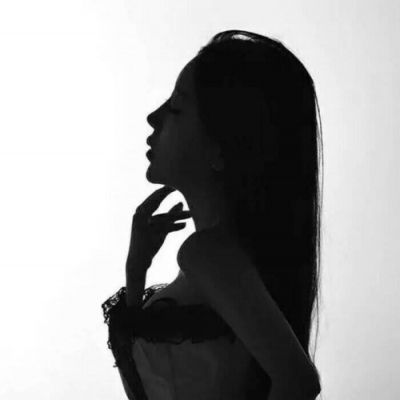 高清伤感的女生黑白头像侧脸图片