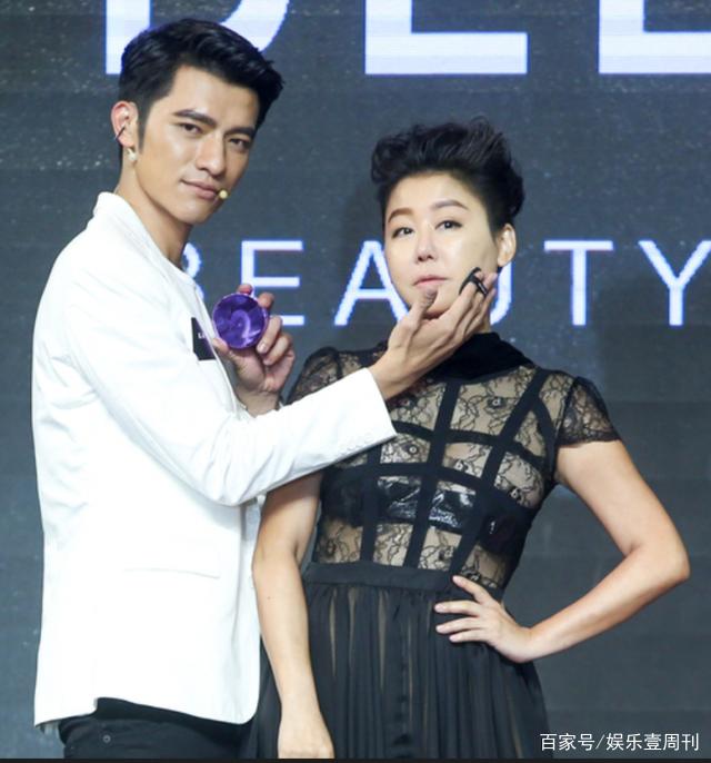 蓝心湄出道前是酒吧歌手 今是主持一姐他如何做到