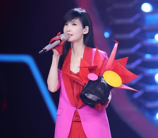 《蒙面唱将猜猜猜》送你一只千纸鹤是周慧敏.