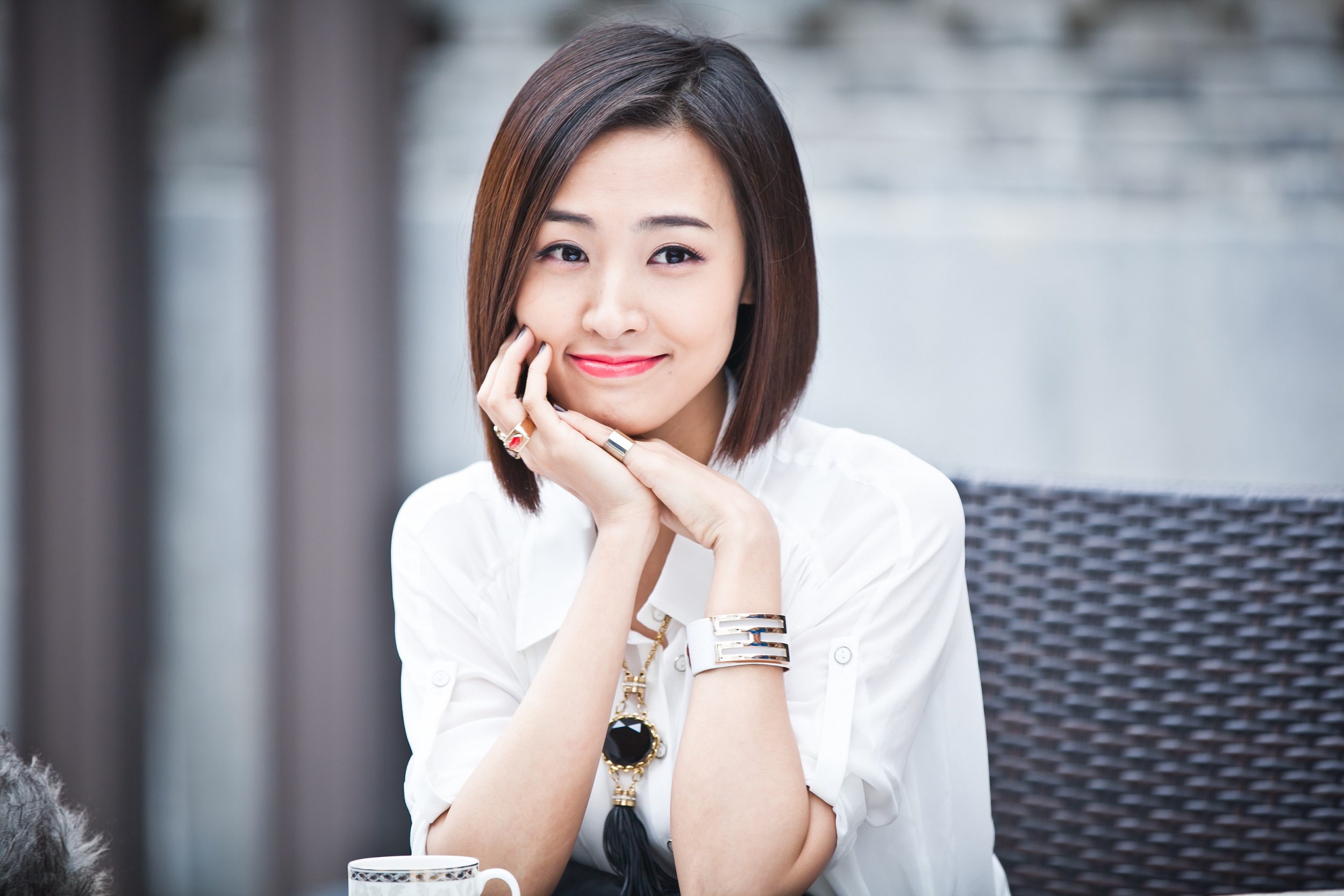 ▼郑罗茜2015年,主演电影《左耳》饰演男一张漾,票房斩获近5亿,提名金