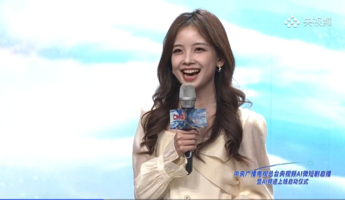 总台新闻中心向代表委员直接提问的记者,也是能主持诸多重要直播特