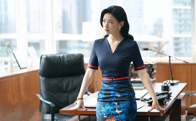 《精英律师》中"栗娜"绝对是亮点,身材和衣品引领全剧!