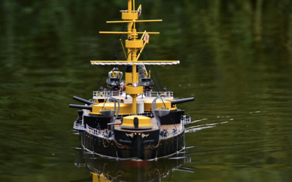 中国北洋水师定远号铁甲舰1:72比例模型.