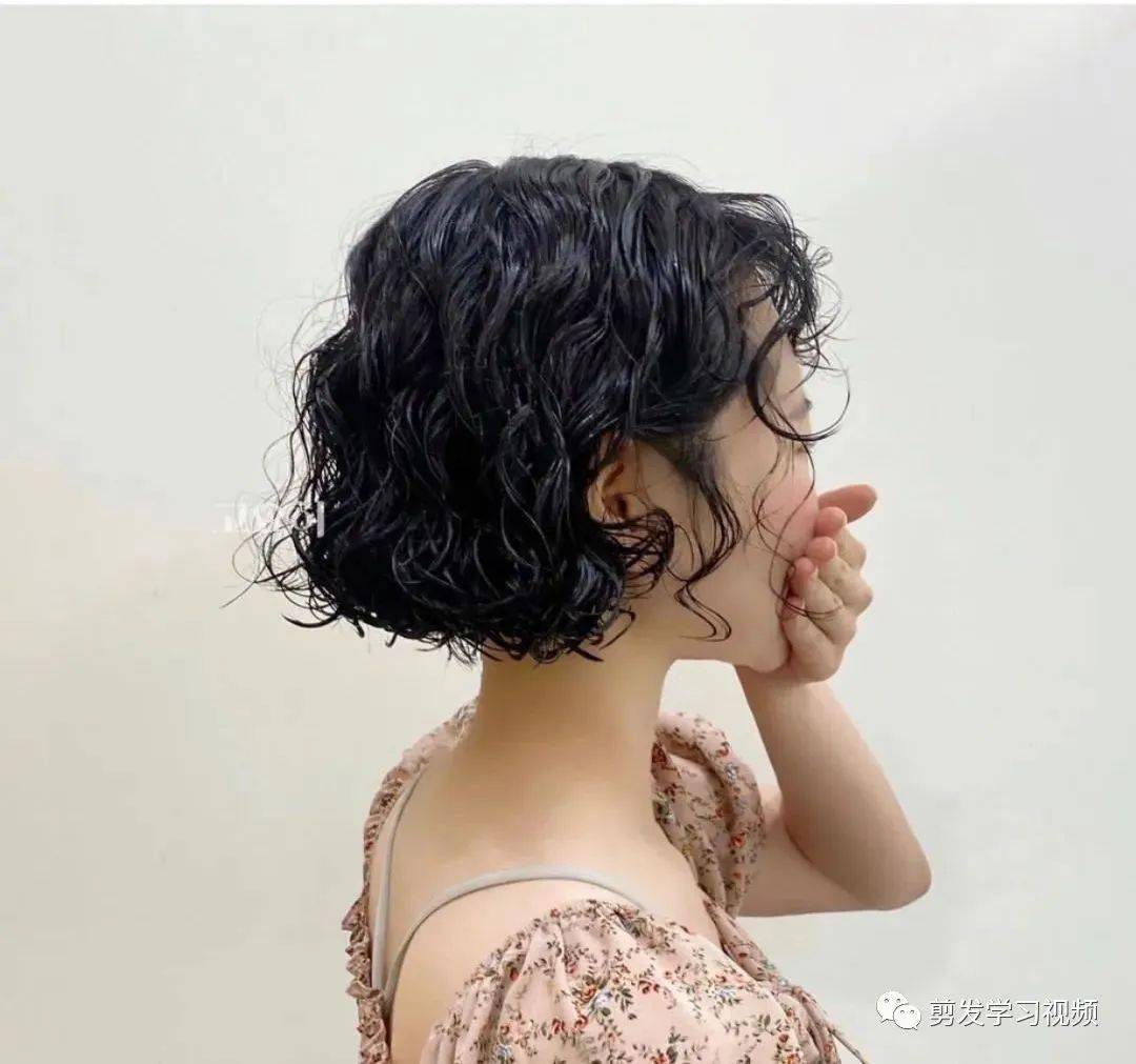 " 短发全头烫 " ,简单很耐看._发型_中国_jfxxsp