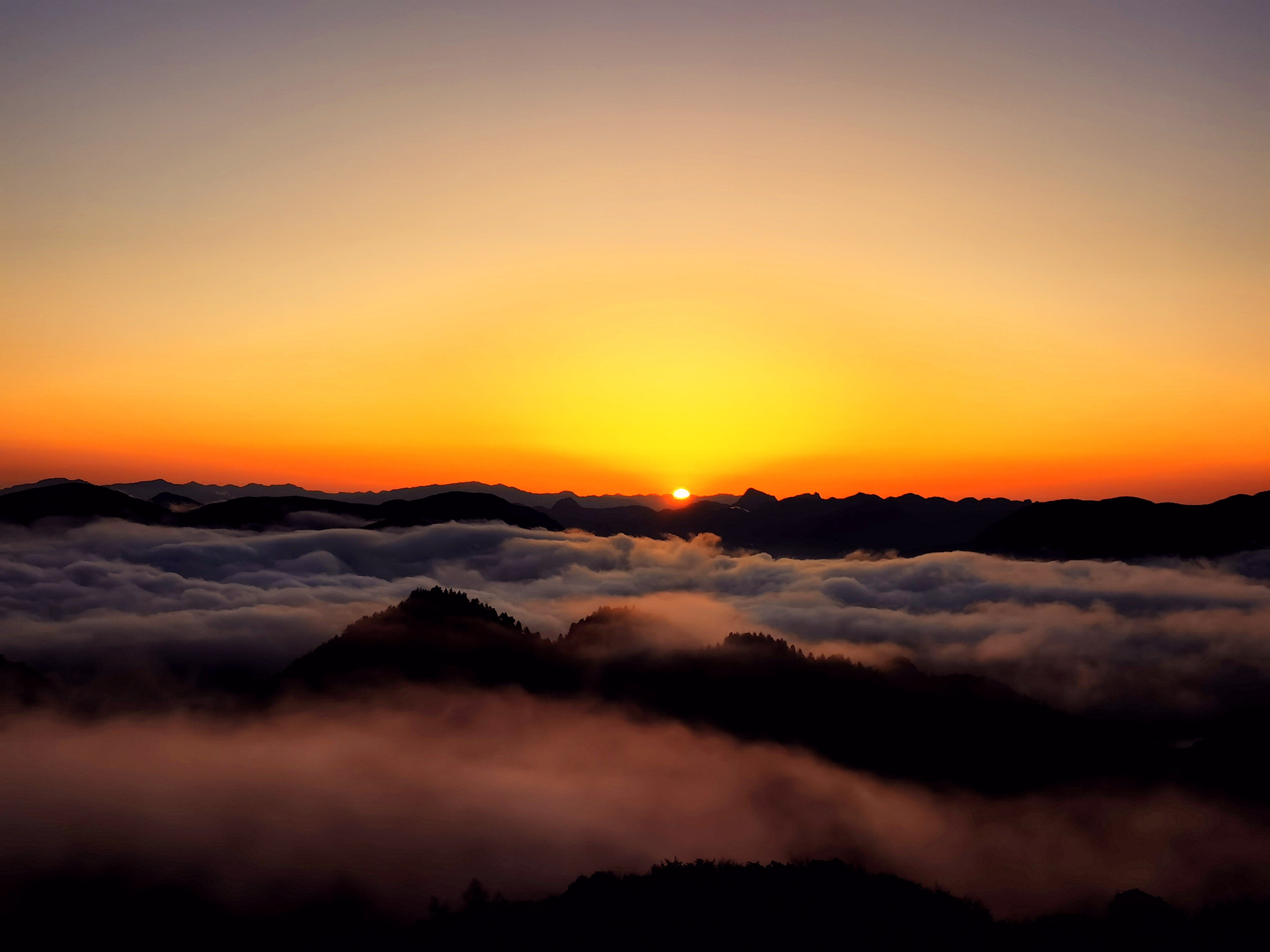 重庆城口滚滚云海绝美日出