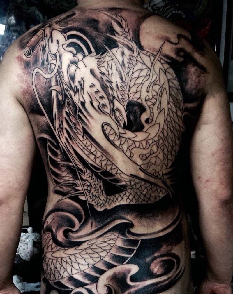 让男人痴狂的满背帅气邪龙刺青 - 纹身秀