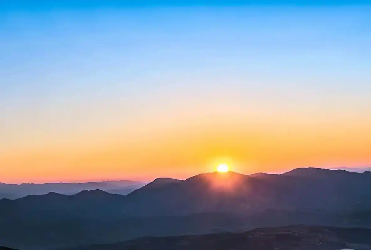 朝气蓬勃的日出日出,是每天都会出现的景色, - 抖音