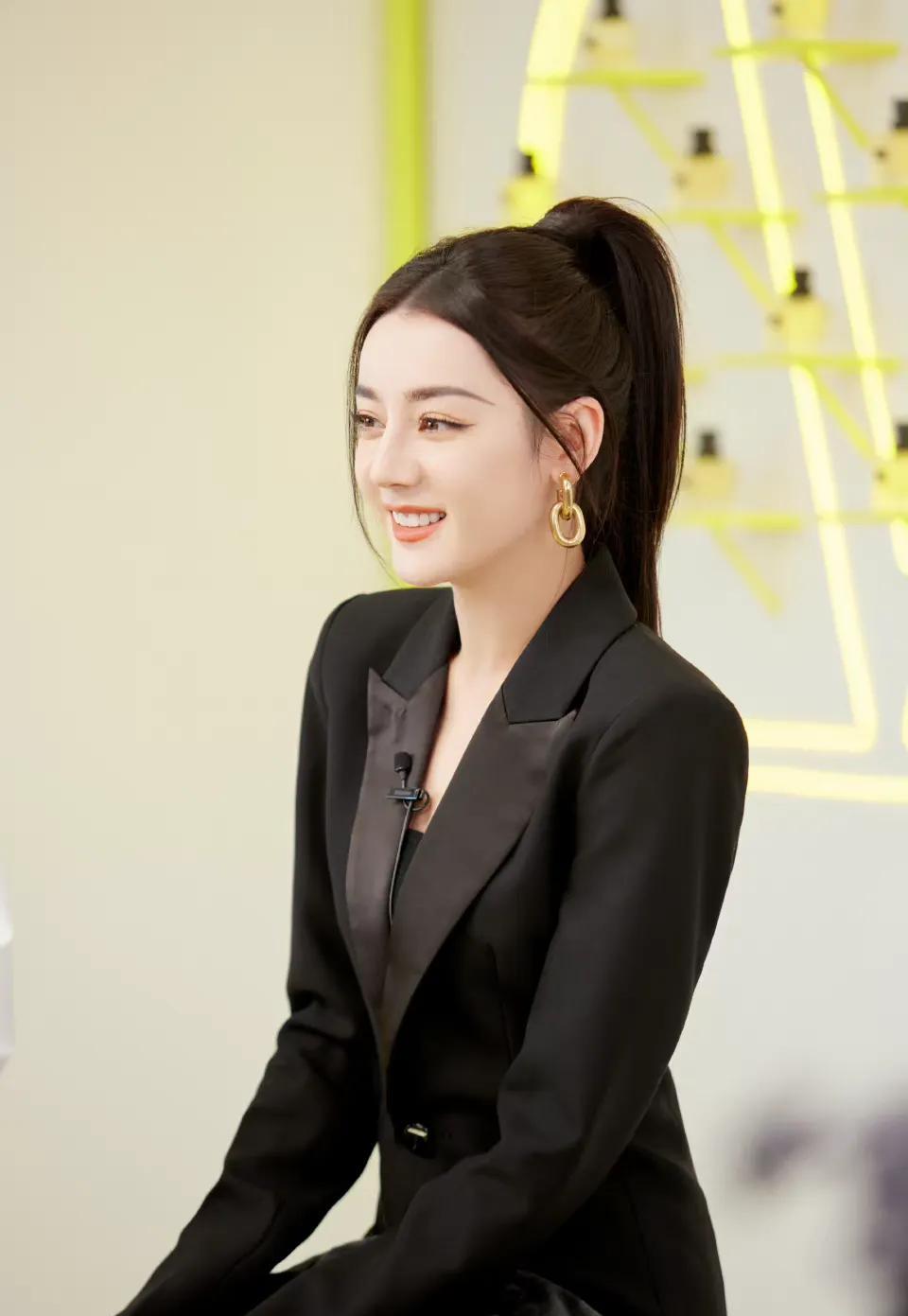 5最新星讯,迪丽热巴抿唇发声,白鹿王鹤棣亲吻_赵露思_柳岩_张若昀