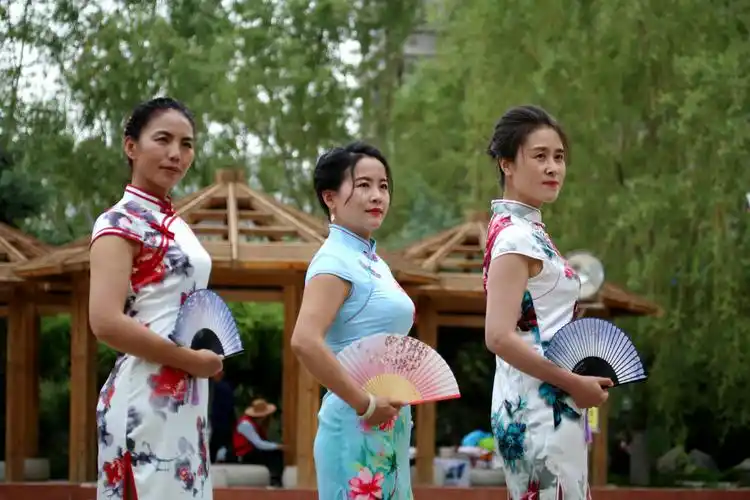 爱摄影旗袍秀 - 美篇