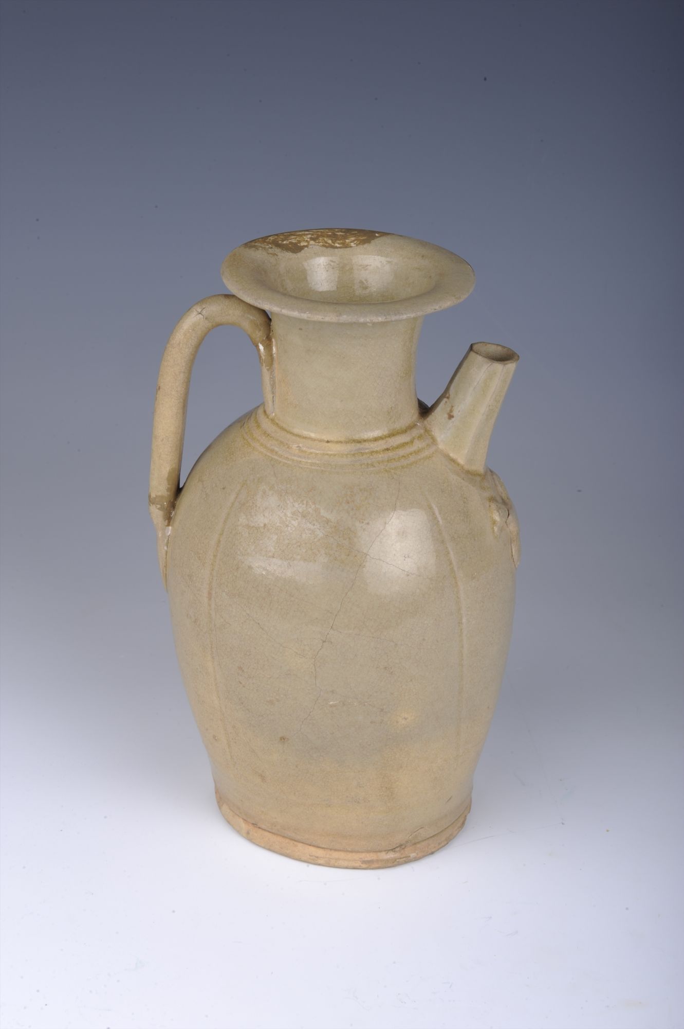 唐代长沙窑青釉瓜棱瓷执壶