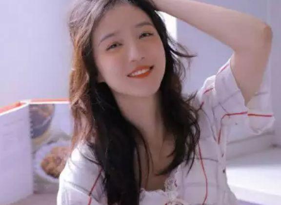 大闹火车站女演员刘露再次发文,称媒体夸大事实,网友:越抹越黑