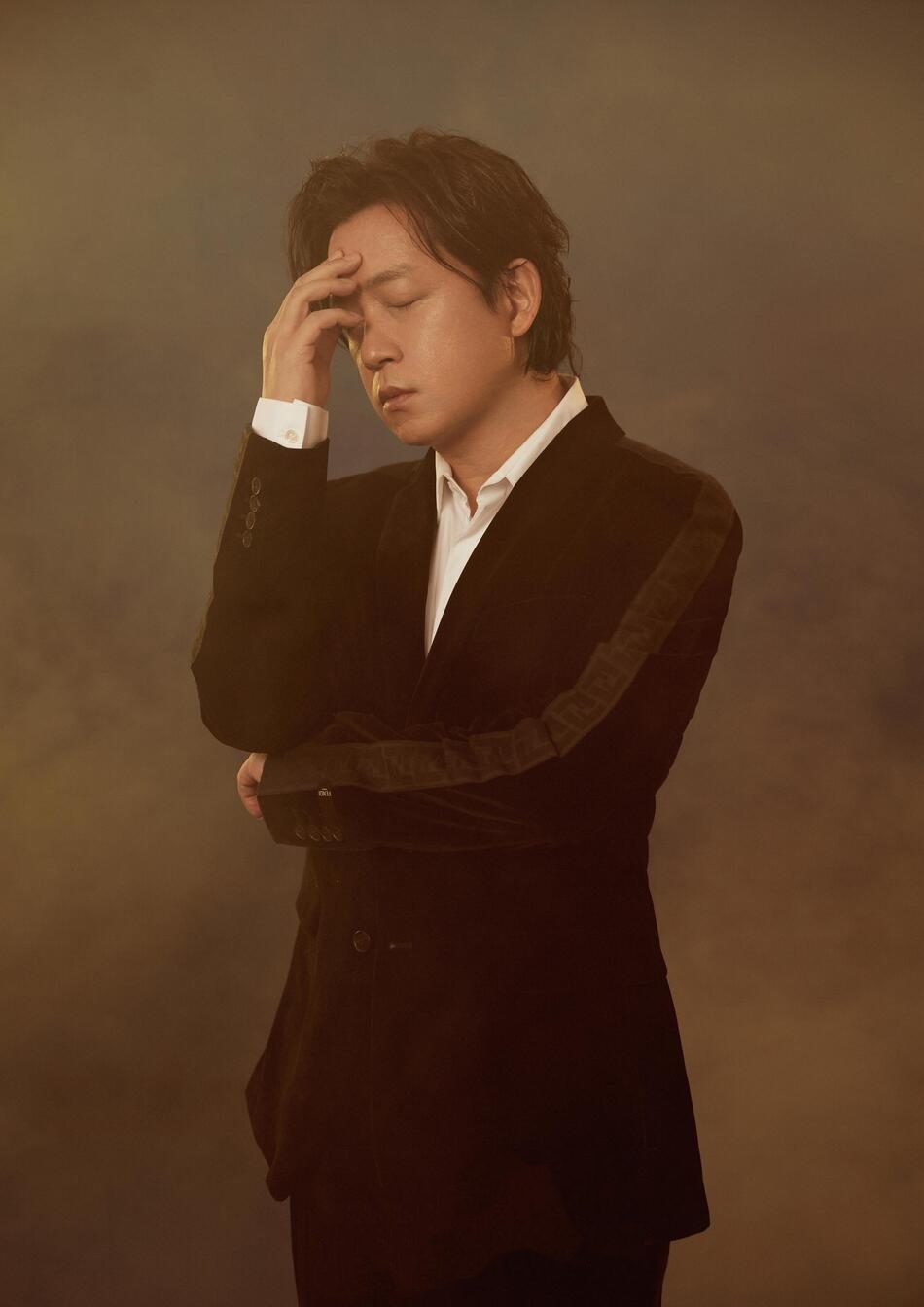 46岁潘粤明大片曝光瘦身成功颜值气质双在线秒赢小鲜肉