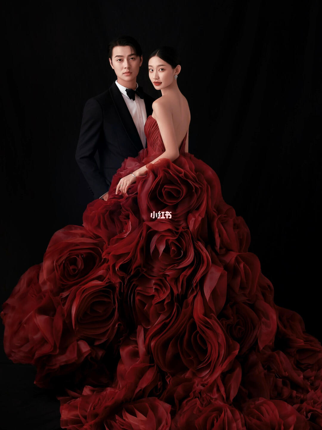红色礼服婚纱照