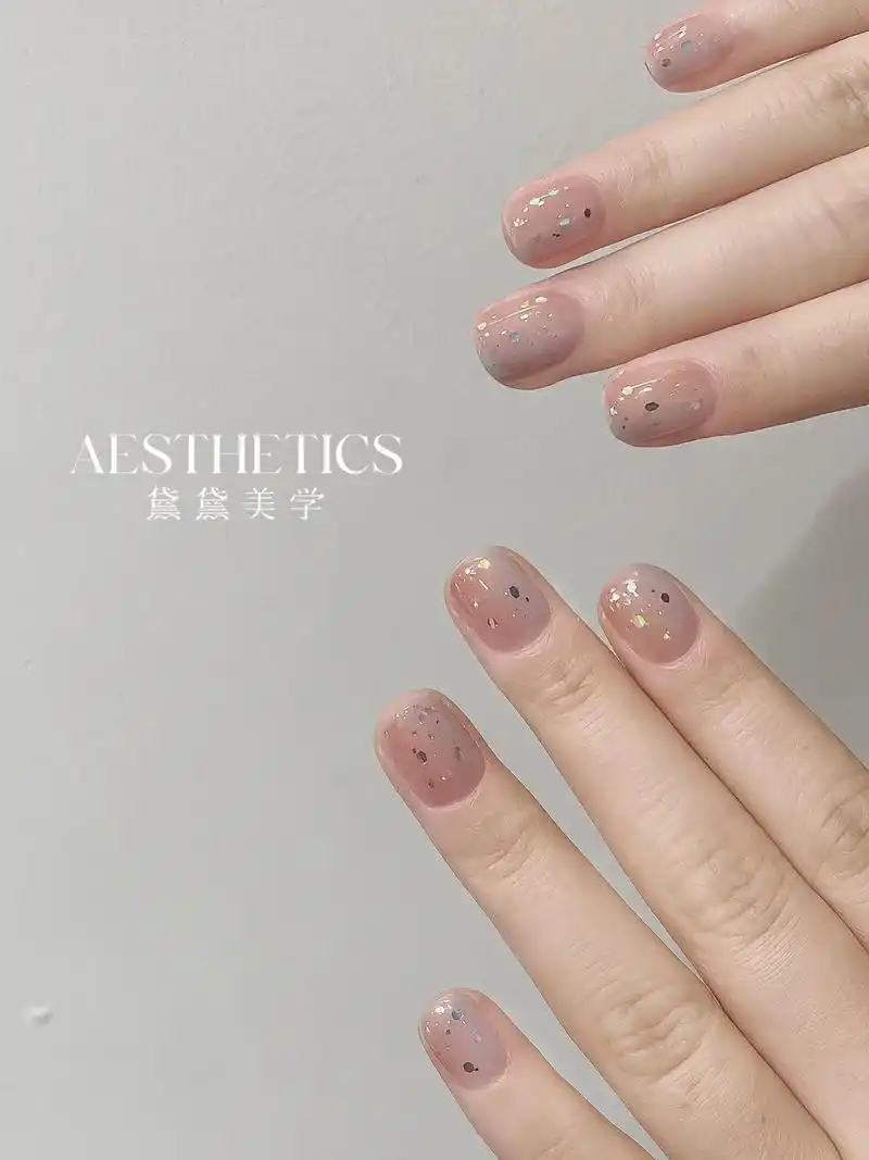 夏日清新ins小短甲.夏天就适合这种清清爽爽的美甲简约精致 - 抖音