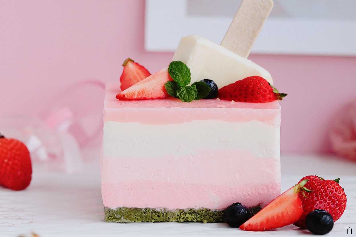 草莓慕斯蛋糕(草莓慕斯蛋糕名字)