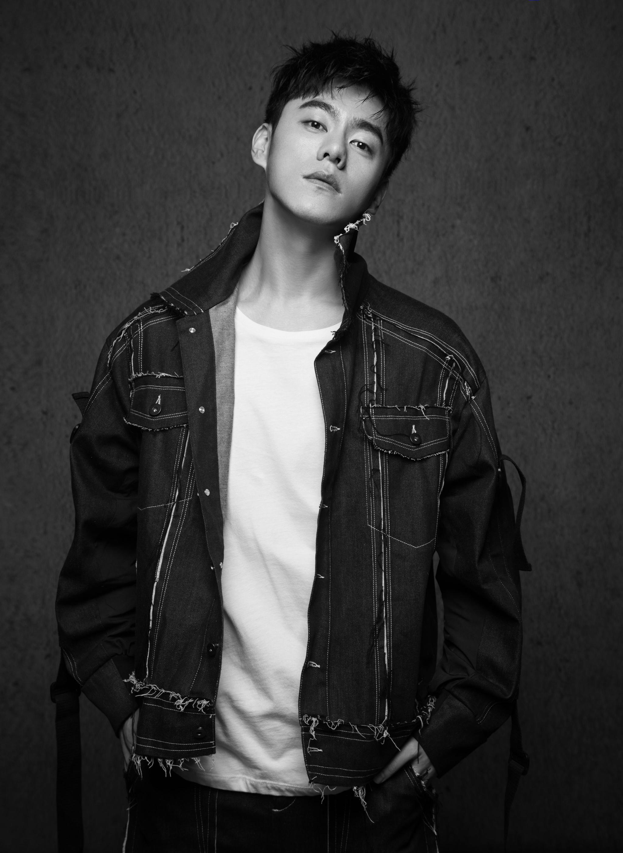 李程彬《烈火军校》搭档许凯被赞"高颜值双子星"