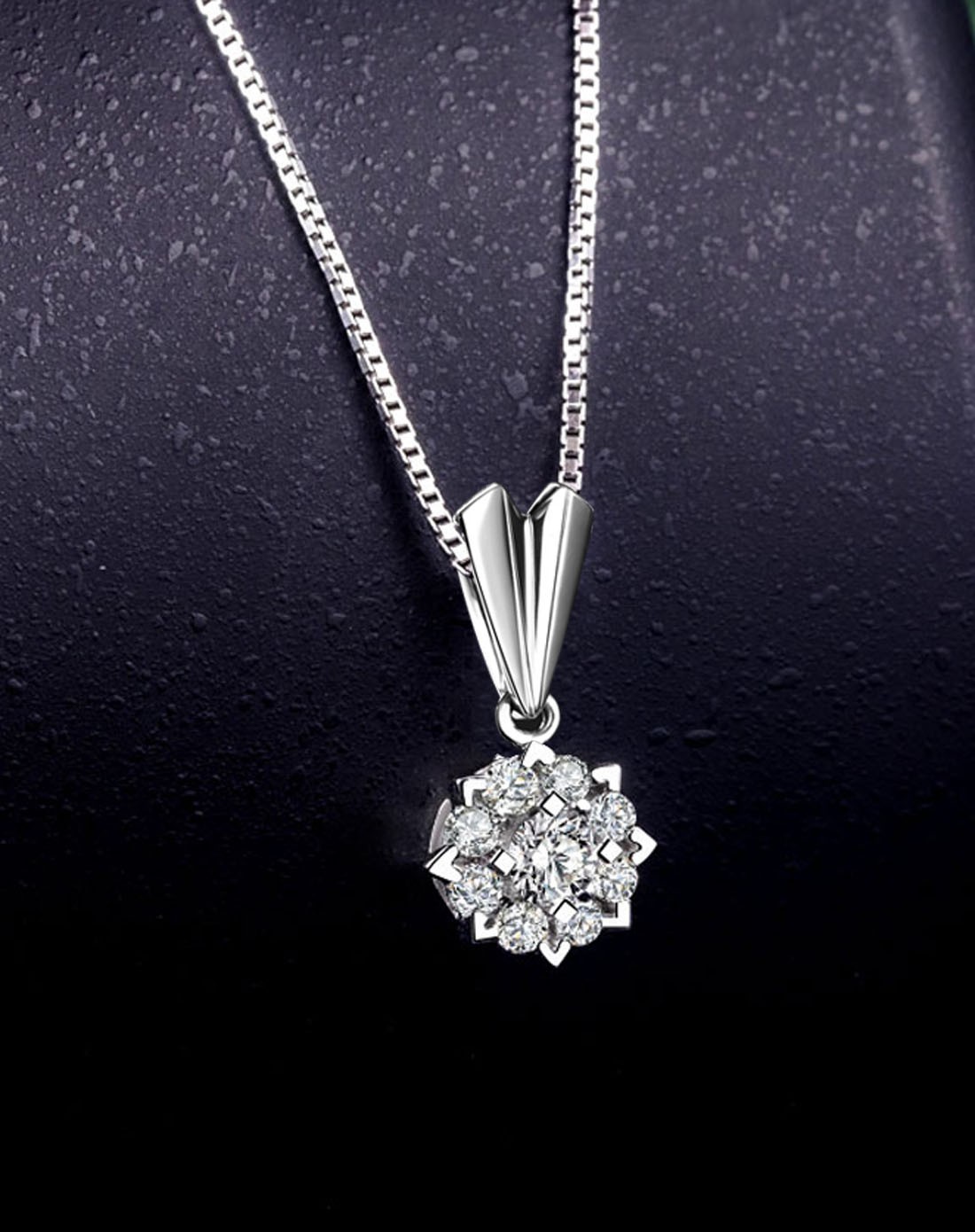 璀璨女人花白18k金2克拉效果钻石吊坠