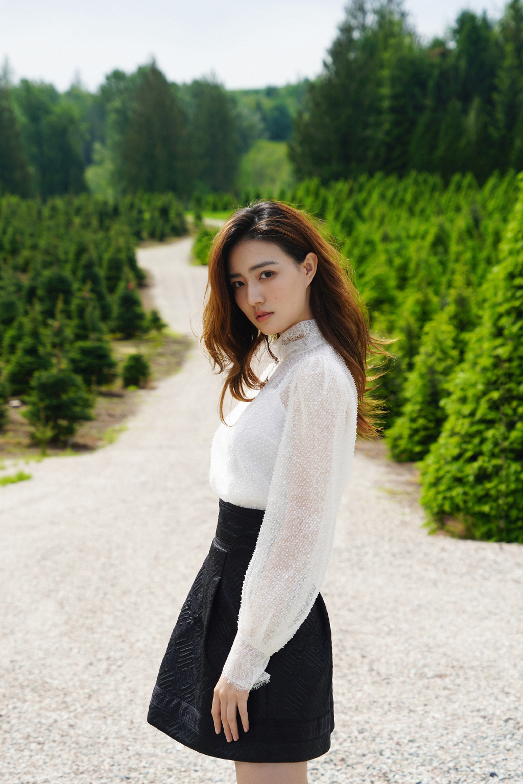 女演员徐璐清新田园风时尚写真