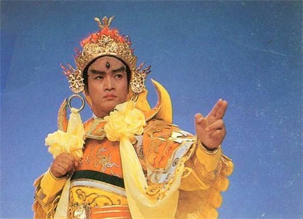 在《西游记》里就成了大名鼎鼎的文殊菩萨,普贤菩萨和观音菩萨,这个