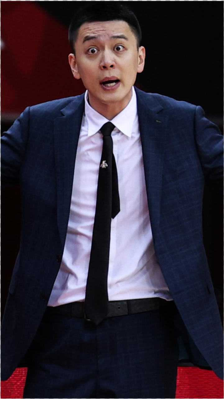 cba裁判欺负老实人?杨鸣太难了 不让说话不让站着!