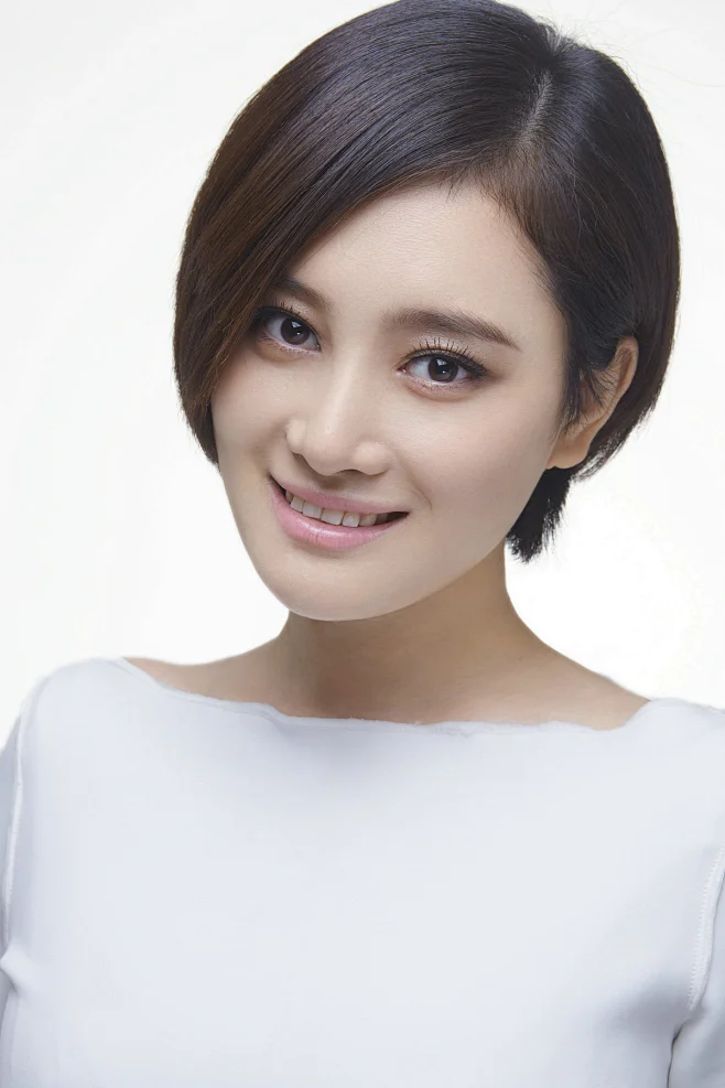 牛丽燕,内地女演员,隶属于北京天雨视觉文.