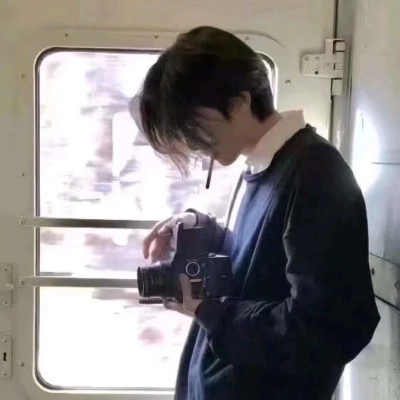 高清帅气的霸气高冷孤独男头抽烟图片