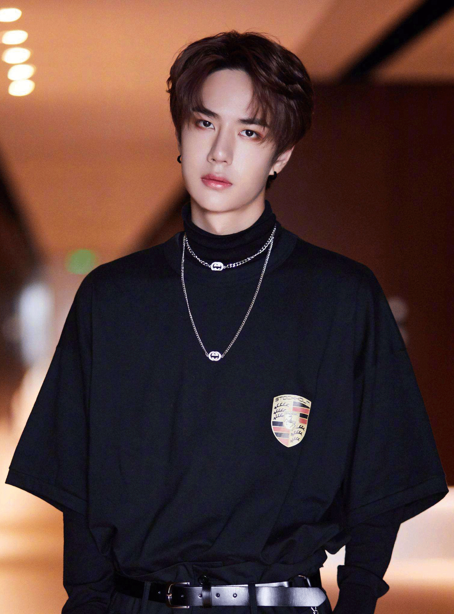 王一博帅气休闲穿搭