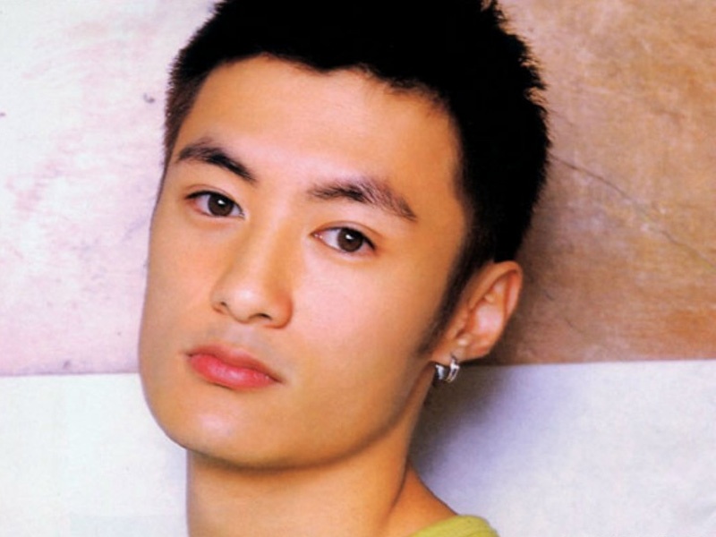 余文乐刚宣布闪婚娇妻就被曝家族欠巨债?