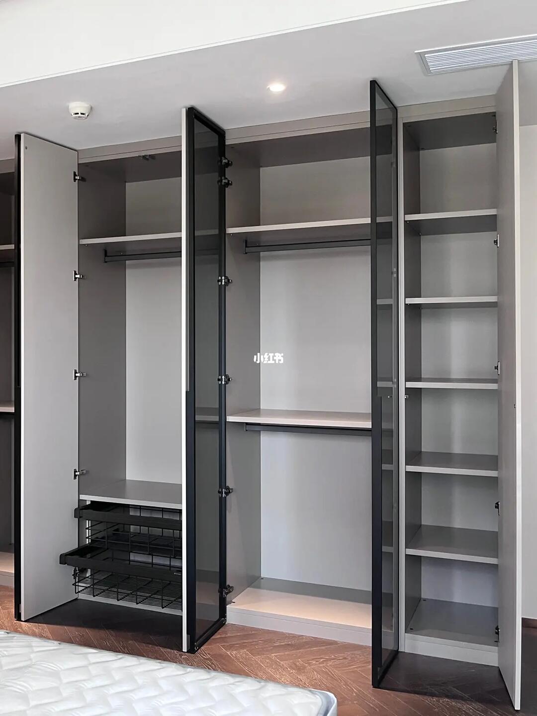 极简一门到顶衣柜