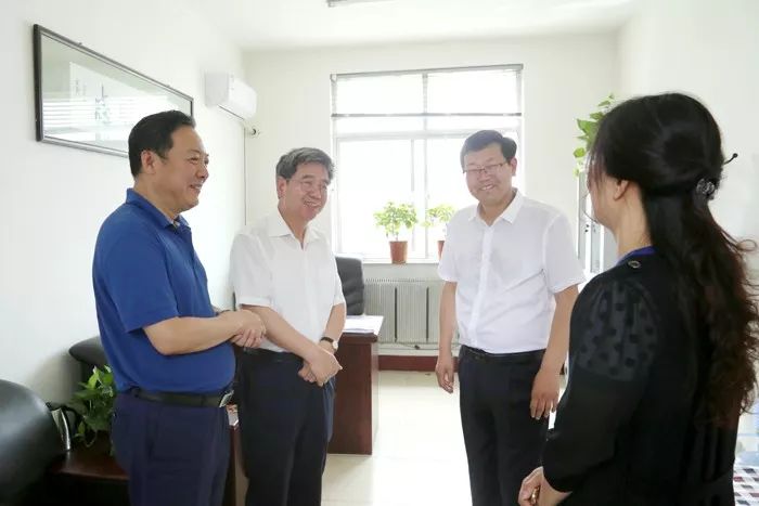 调研现场座谈会现场市委常委,组织部长谷孝红主持会议赵建华强调,各位