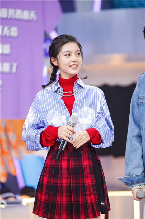 赵今麦出演快乐大本营 变身活力"蝴蝶"首秀舞蹈