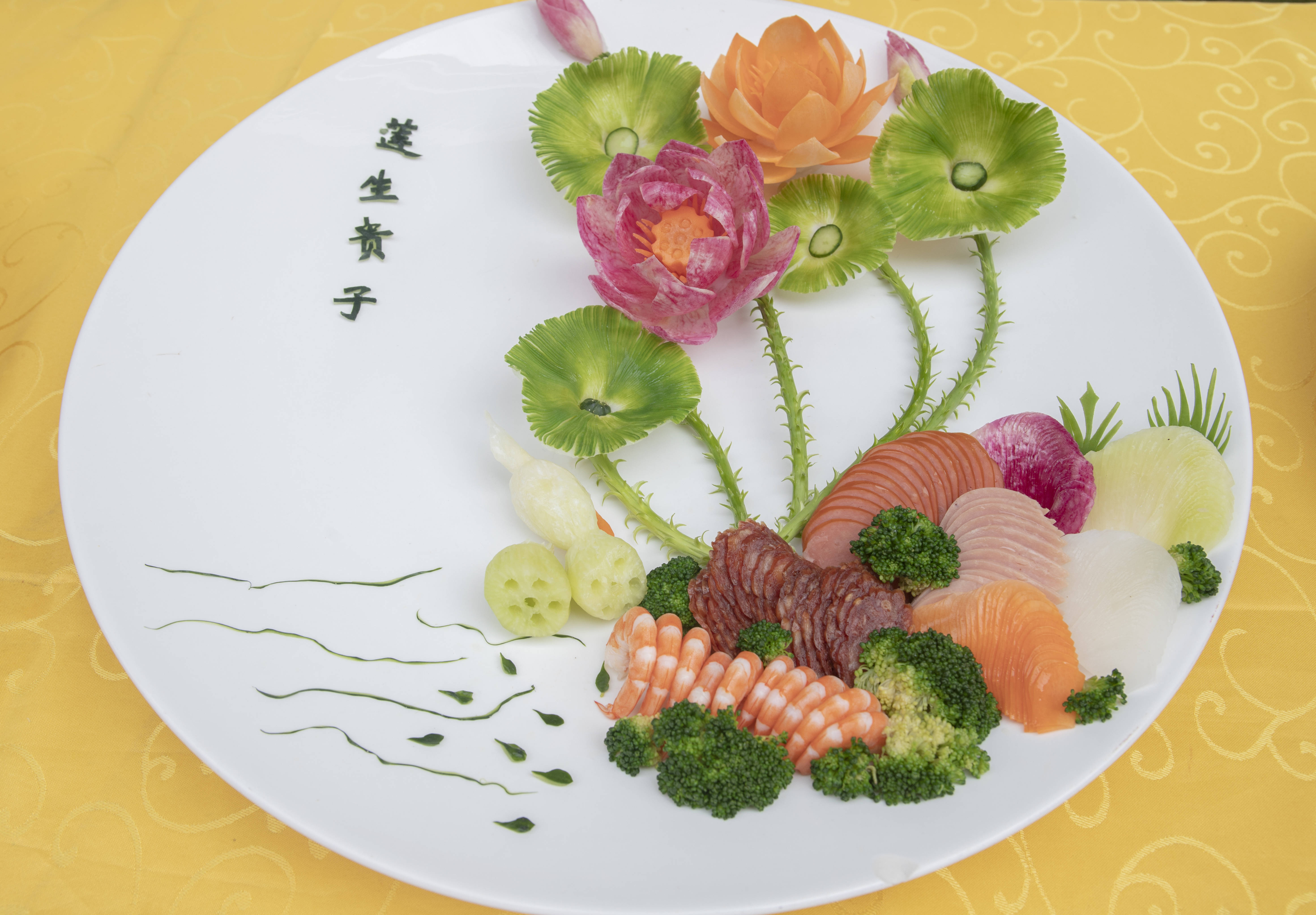 中餐摆盘也有讲究?掌握这三点技巧让菜品颜值满分!