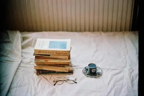 转身不一定最软弱唯美清新书本图片