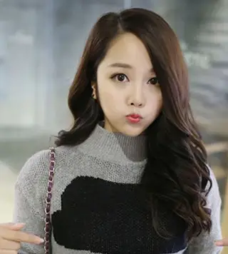 适合圆脸mm的韩式卷发发型 化身清新的小脸女生_时尚_齐刘海_造型