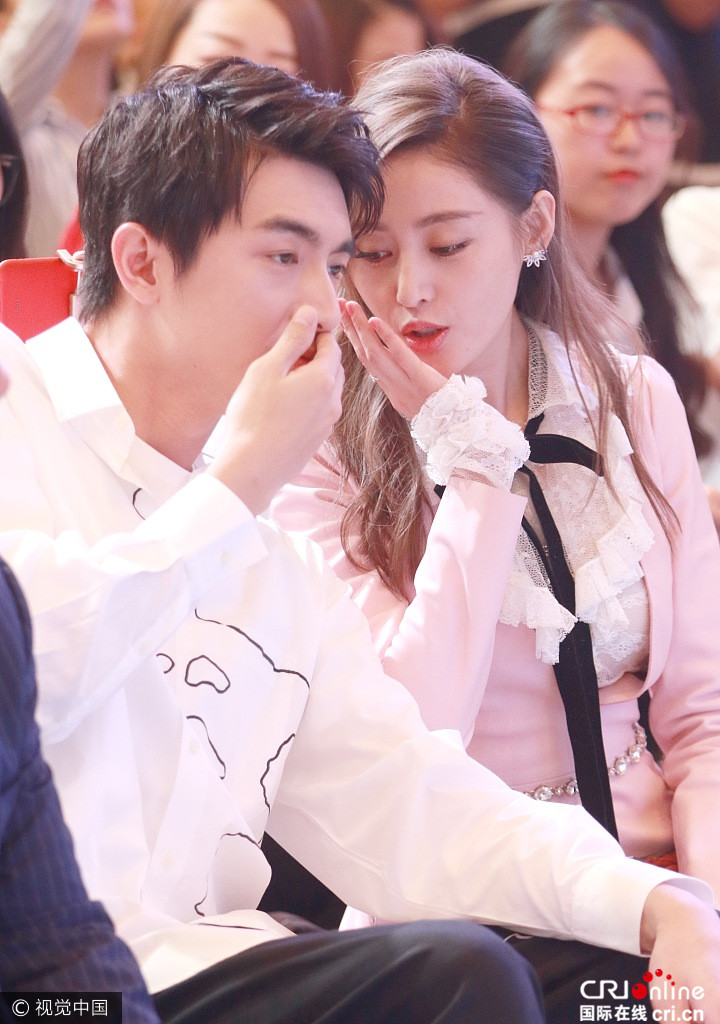 林更新现身热聊张天爱拒绝采访疑避谈王丽坤